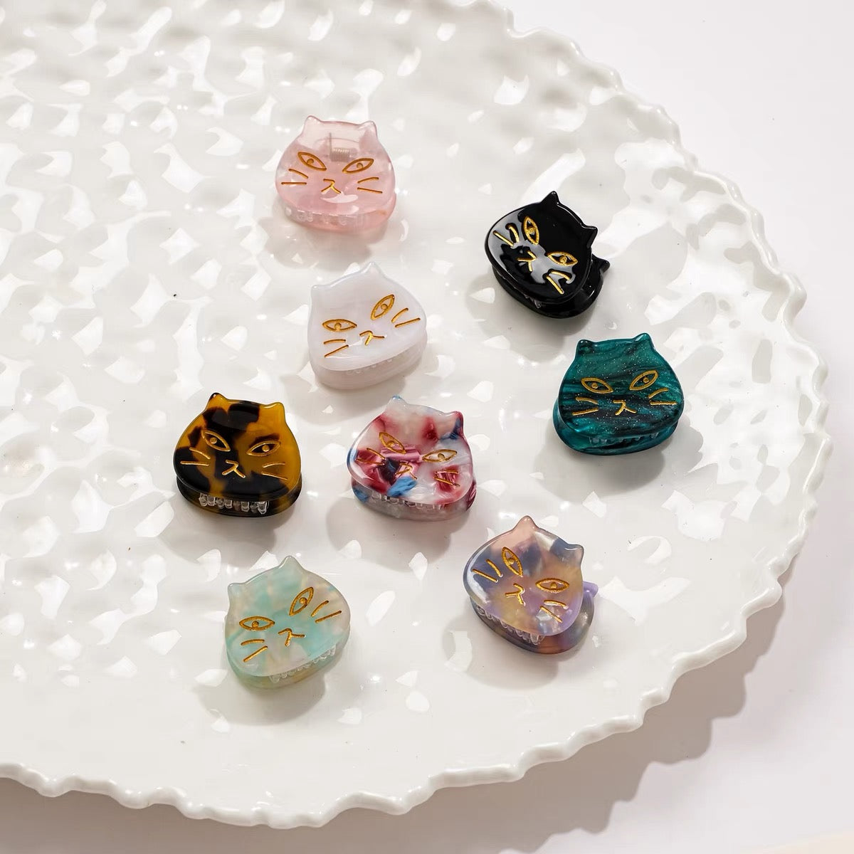 PAWSOME PETS NEW YORK Hand-painted Tiny Cat Hair Clip all colors | Eco-Friendly