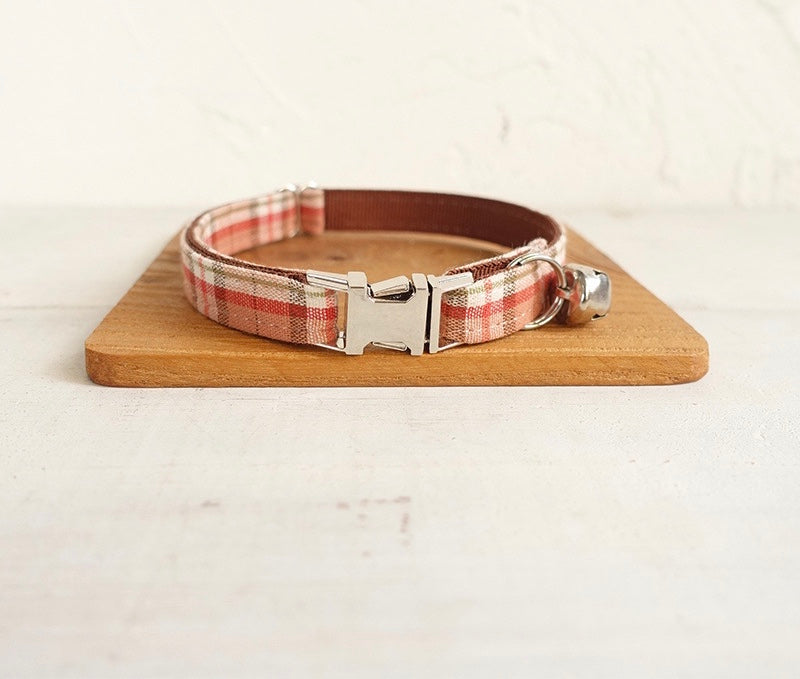 COLLAR - A TAD OF RED PLAID