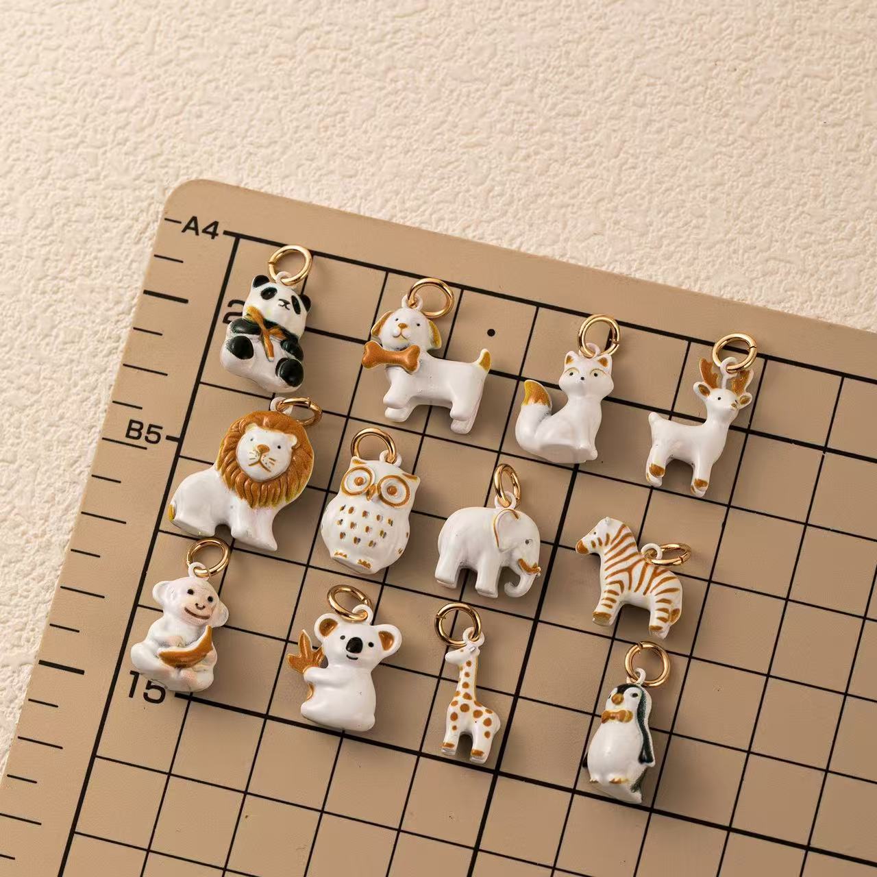 PAWSOME NECKLACE - #158