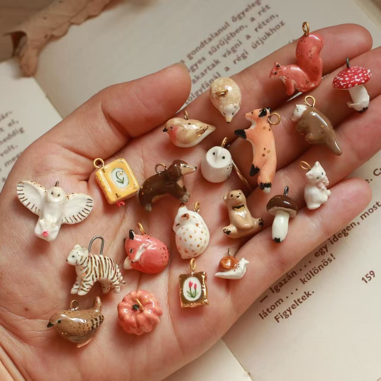 PAWSOME NECKLACE - #144